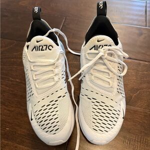 Nike 270 Women’s White / Black Sneakers Size 6.5